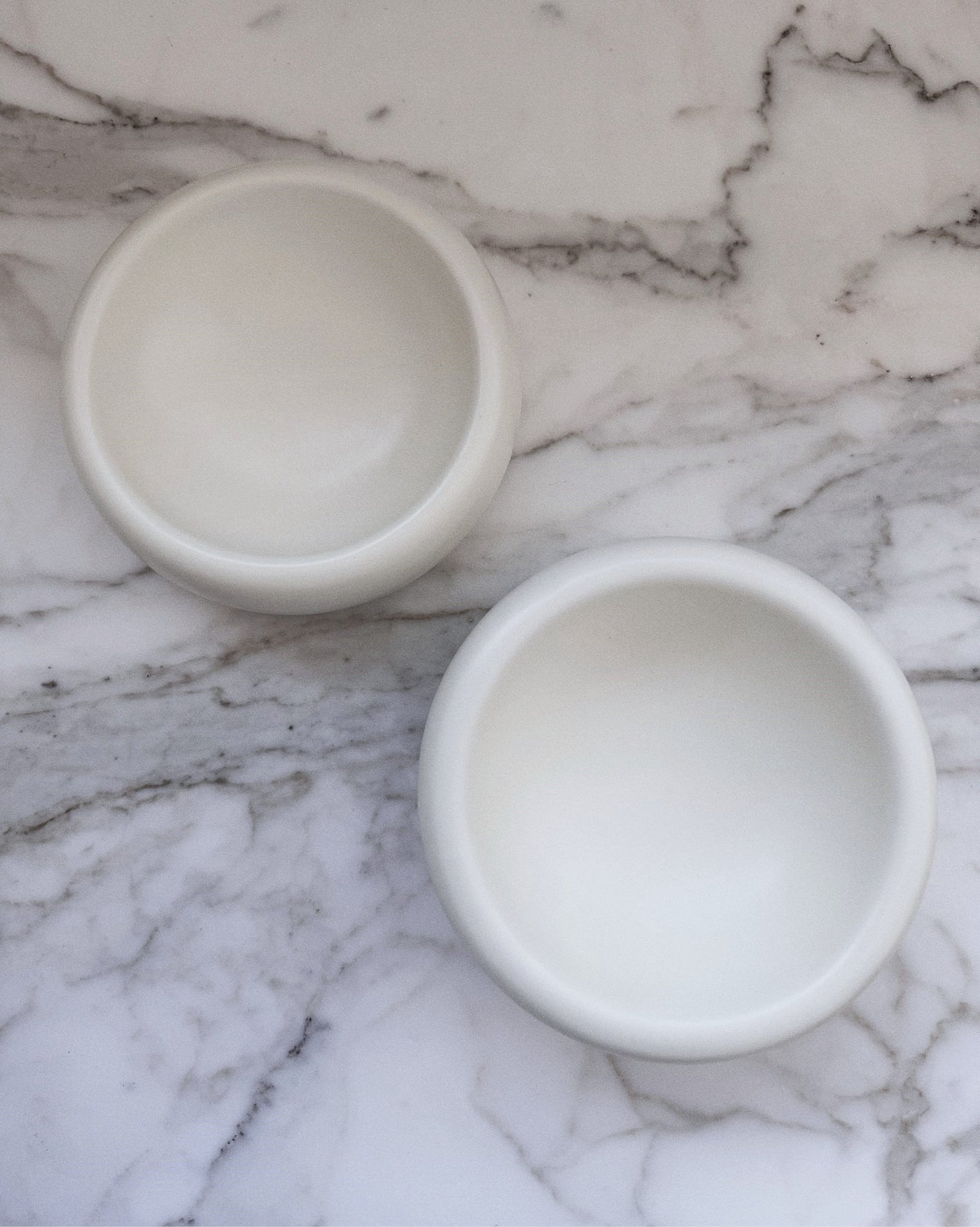 The Modern Muse Pet Bowl Set is crafted from quality ceramic, which is both chic and practical. Home decor friendly, this bowl set pairs one low bowl with one high for the perfect combo.