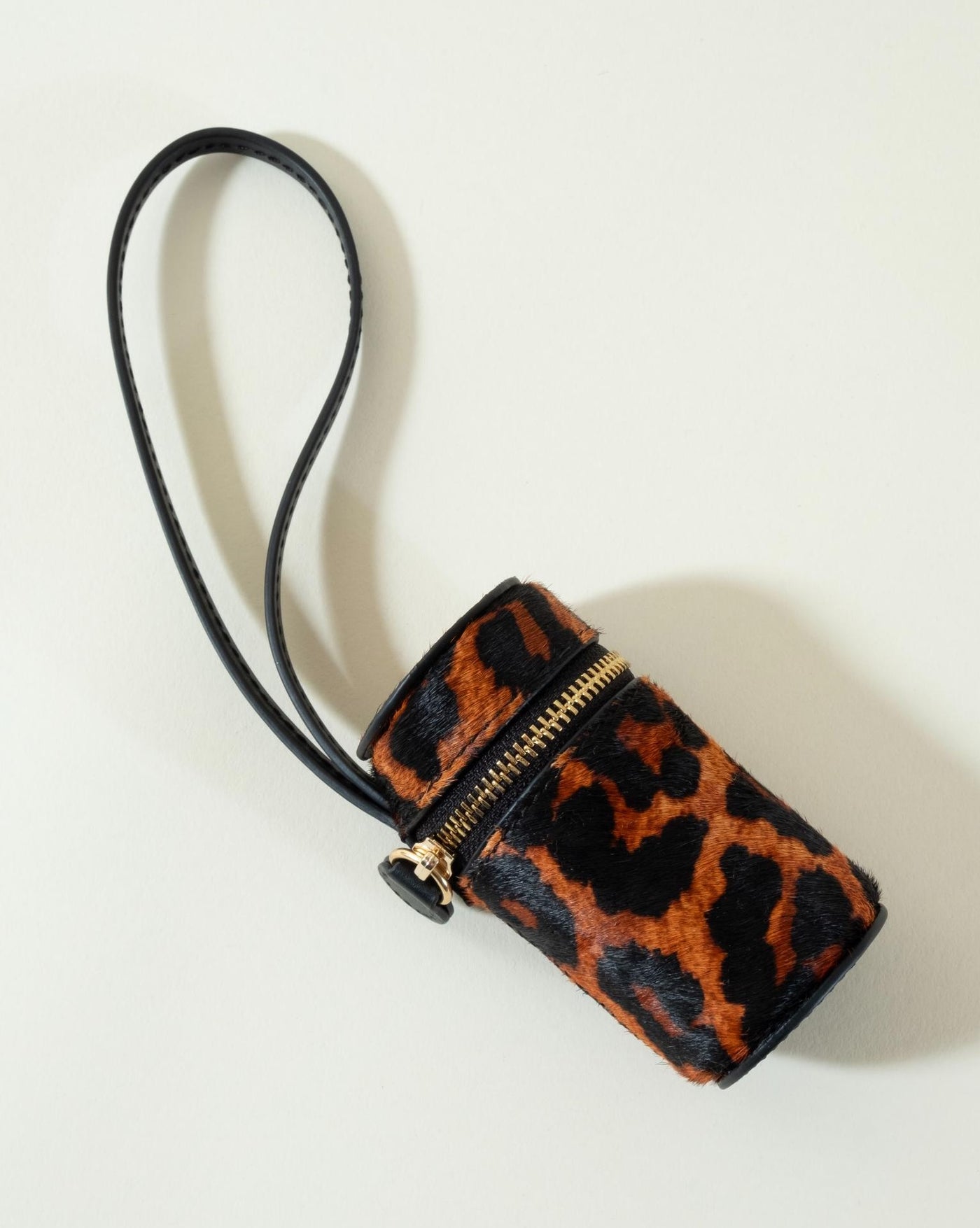 Leopard print waste bag holder for small and medium-sized dog breeds, a fashionable solution for dog owners