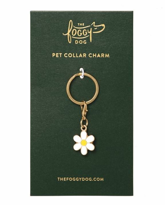 Daisy charm for collars, ideal for small dogs like Pugs, Cocker Spaniels, and French Bulldogs