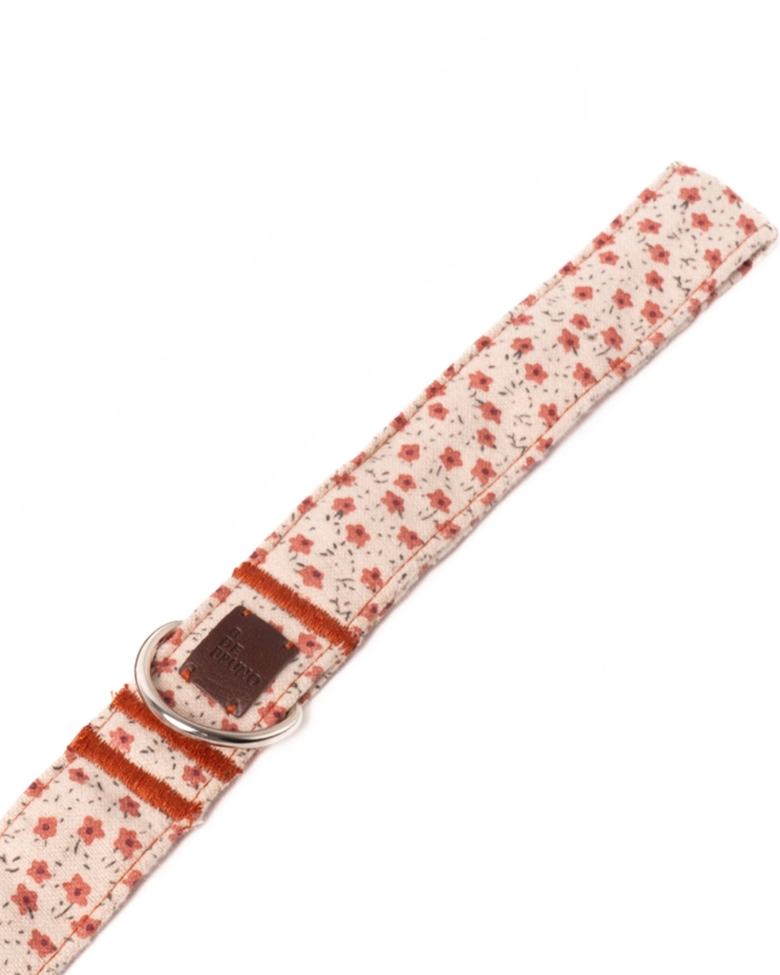 Stylish red floral dog leash ideal for breeds like Dachshunds and Cocker Spaniels.