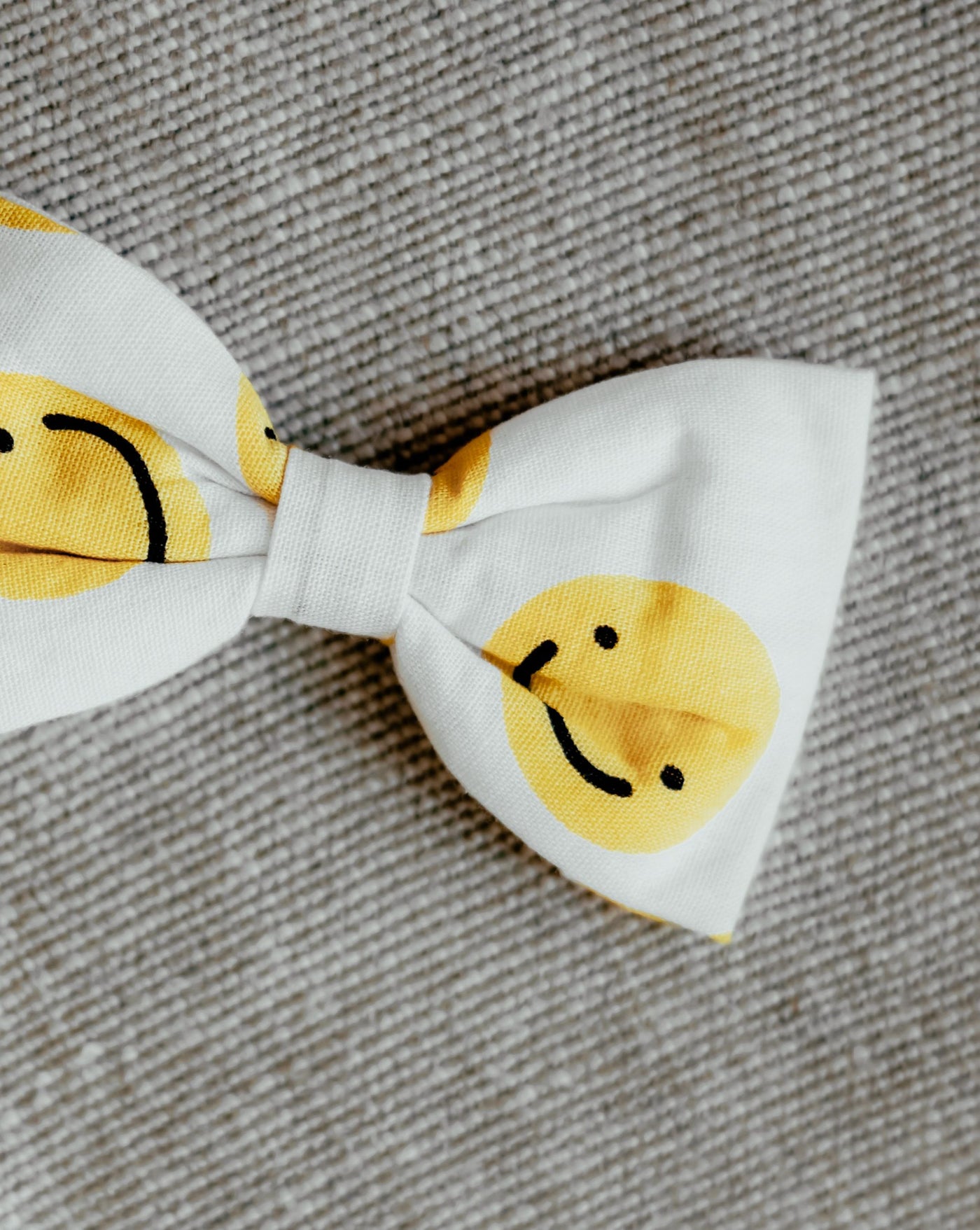 Stella Smiley Face Bow Tie Product Image Detail